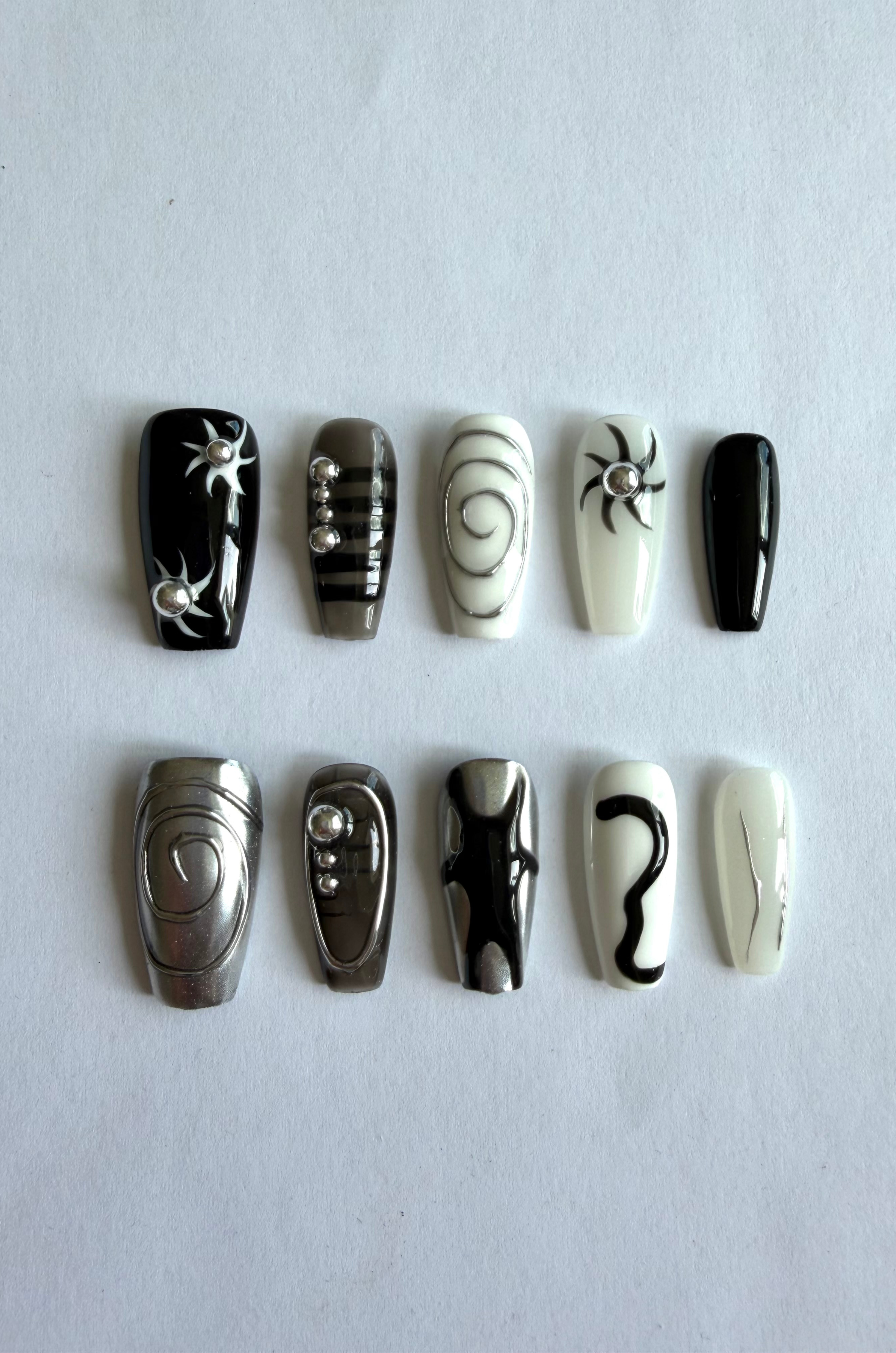 Molten - Chrome nails